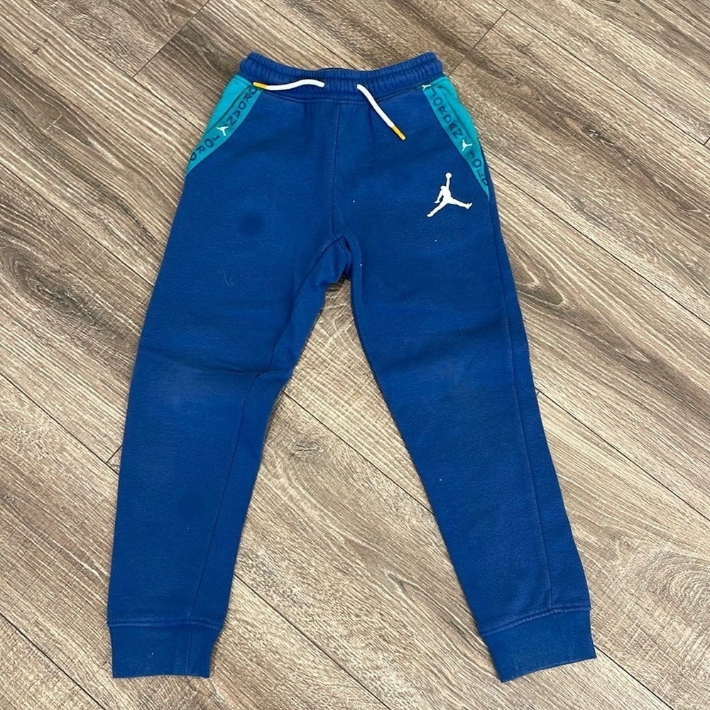 Boys Jordan Joggers size 8-10 years (small)